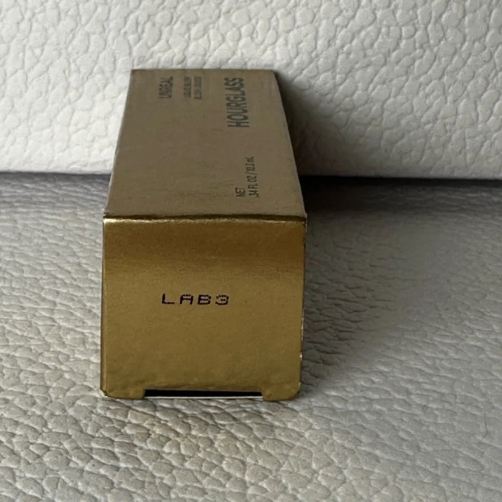 🆕 HOURGLASS - Unreal Liquid Blush in Color: Future (Warm Coral) NIB